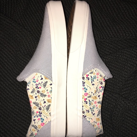 NWT Vans Asher Stripes/Floral women’s slip on shoe - Picture 4 of 8